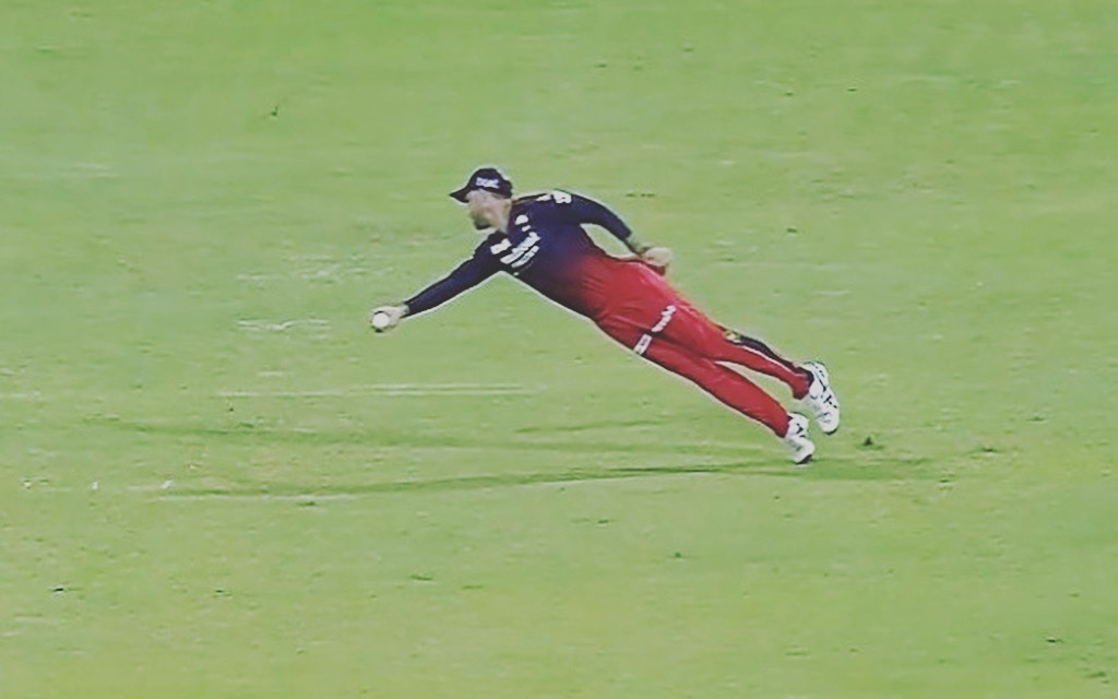 Read more about the article Kohli was also delighted after Maxwell took a brilliant catch.